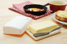 奶油刨絲抹刀&淺型奶油盒組合（とろける！バターナイフ&ケース セット）【含運費】